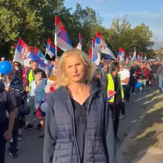 Skup protiv blokada: "Mi u Novom Sadu lepo živimo, niko ne može da svađa komšiju sa komšijom" VIDEO