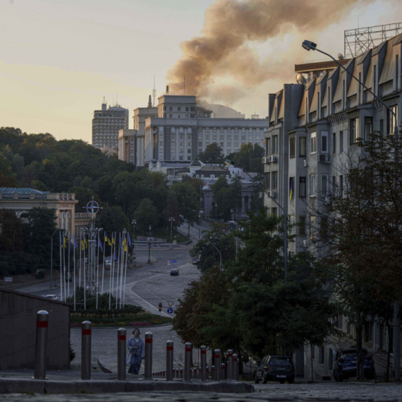Rusi nemilosrdni: Gori zgrada vlade; Oboreno 747 dronova FOTO/VIDEO