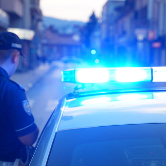 Drama u Obrenovcu: Zapalio kuću, pa automobilom ubio čoveka? Policija locirala osumnjičenog