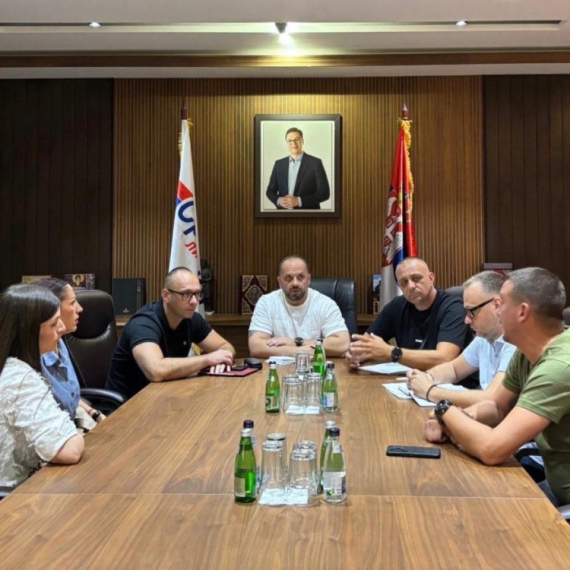 Kurtijeva policija upala u prostorije "Službenog glasnika" u Severnoj Mitrovici: Oglasila se Srpska lista