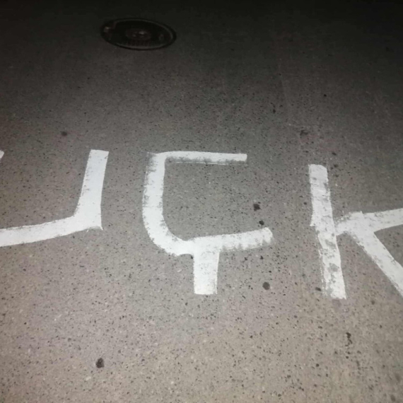 U selu Stanišor primećeni grafiti "UČK", Kancelarija: Otvorena provokacija