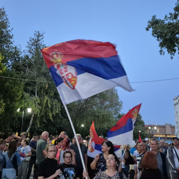 Veliki broj građana na ulicama Niša; Građanima dosta terora i nasilja FOTO/VIDEO