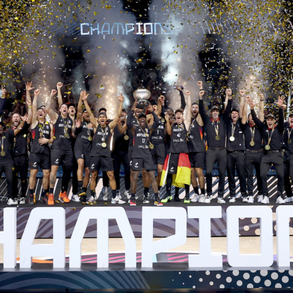 Germany "conquered" Europe; Bonga dominated, Schröder interrupted the coach - the show at the media conference