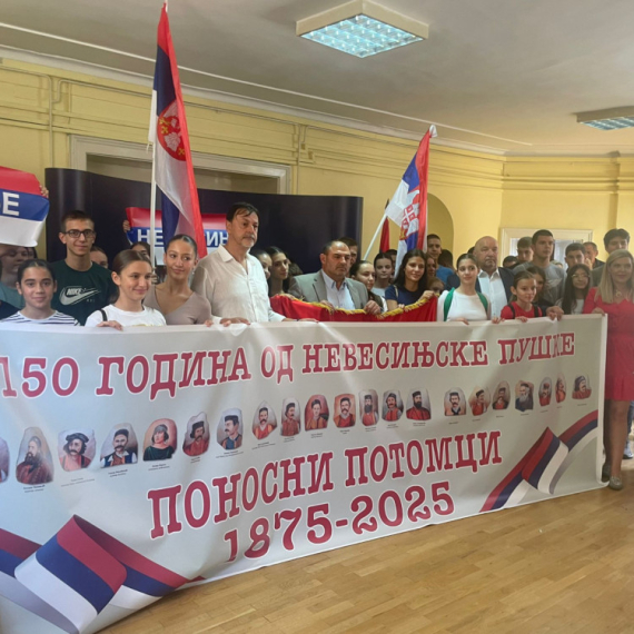 "Drina Srbe razdvajati neće"; Deca iz Republike Srpske gosti Podunavskog upravnog okruga FOTO