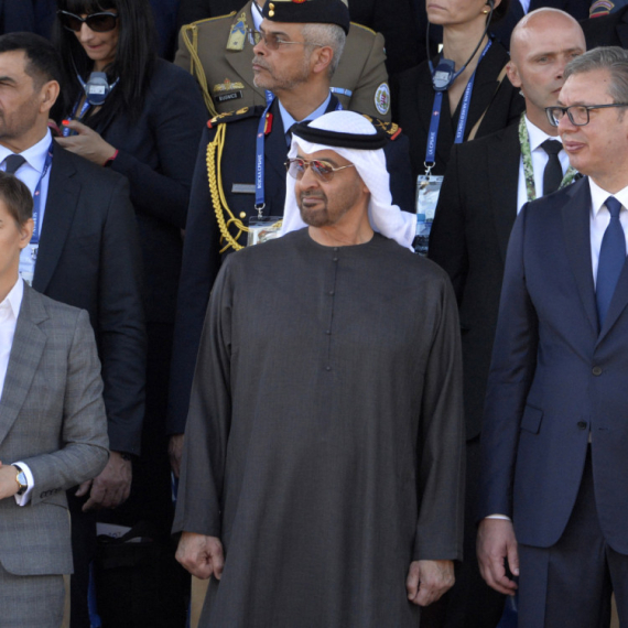 Mohamed bin Zajed na vojnoj paradi samo Srbiji, iako je bio pozvan na parade i u Rusiji i Kini FOTO