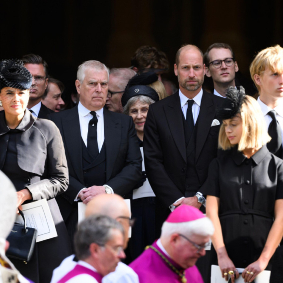 Još jedan poziv iz suda za kraljevsku porodicu: "Ona zna gde su sve tajne zakopane"