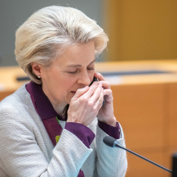 Where did the text messages disappear; Why are Ursula von der Leyen's messages automatically deleted?