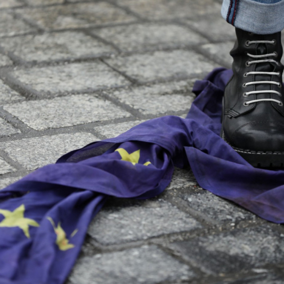 Evropa kipti od besa