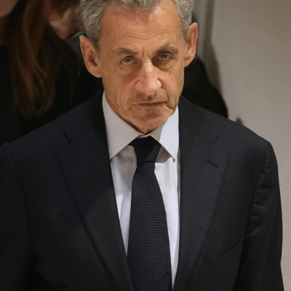 Sarkozi: Skandal! Nevin sam, žaliću se FOTO/VIDEO
