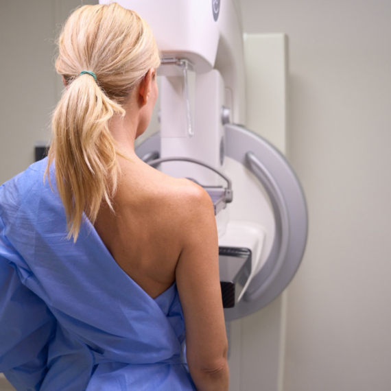 Doktori upozoravaju: Žene s ovim rizikom treba da počnu sa pregledima pre četrdesete