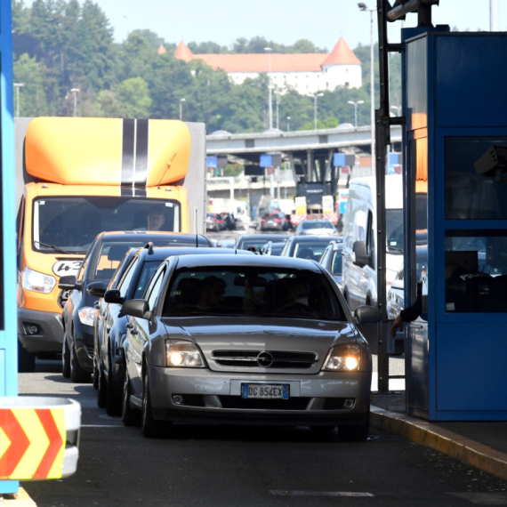 Na graničnim prelazima bez gužvi; Čekanja do sat vremena