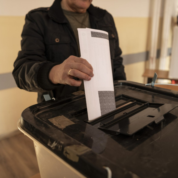 Sutra vanredni izbori na KiM; SL pozvala Srbe na jedinstvo i izlazak na birališta; Pritisci Prištine na Srbe