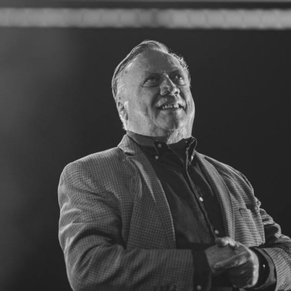 Dino Merlin rasplakao sve govorom na komemoraciji; Začula se dobro poznata Halidova pesma