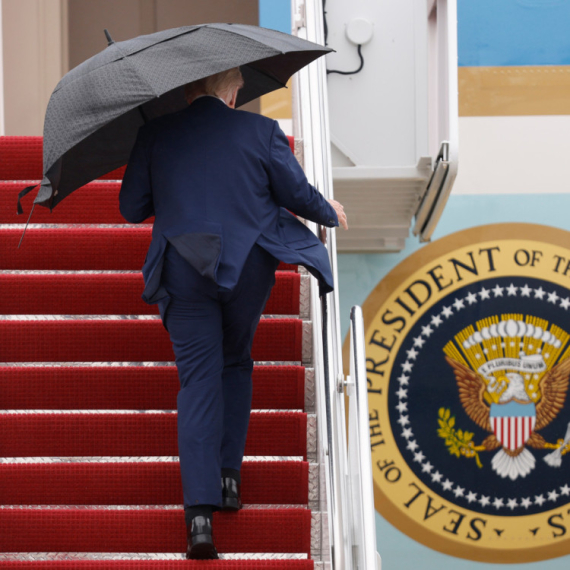 Drama na nebu: Trampov avion upao u turbulencije, sve se trese; "Ovo je težak let" VIDEO