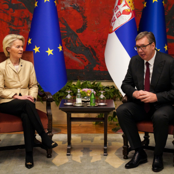 Svečano dočekana predsednica Evropske komisije; Tet-a-tet sastanak Vučića i Ursule fon der Lajen VIDEO