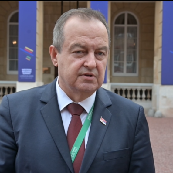 Studentkinja demantovala da je povređena; Dačić: Ovo je još jedna laž i manipulacija FOTO/VIDEO