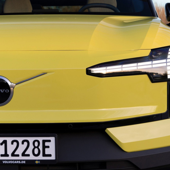 Volvo uvodi novi font za bezbednije ekrane u automobilima – vozači i dalje traže dugmad