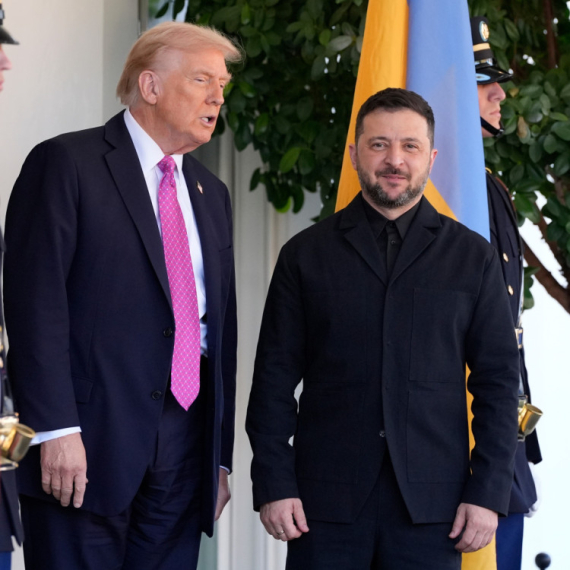 Zelenski napustio Belu kuću