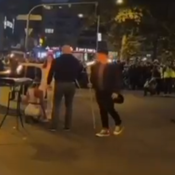 Blokaderi u Beogradu i Novom Sadu izvodili sektaške obrede? Jezive maske i baklje u stilu Banderovaca VIDEO