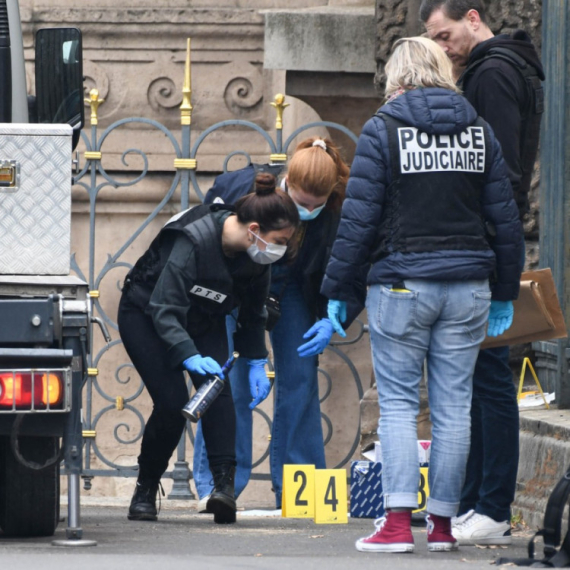 Dvojica osumnjičenih za krađu u Luvru delimično priznala umešanost