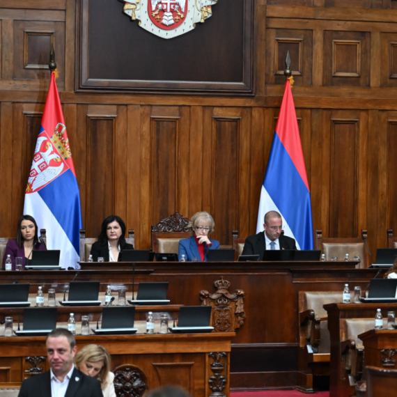 Nastavljena sednica Skupštine Srbije; Lončar: Da nije bilo blokada, plate i investicije bi bile veće VIDEO
