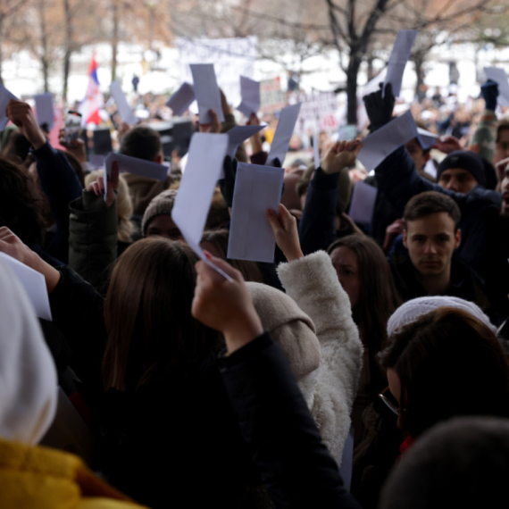 Manekeni hrvatskih službi; Blokaderi ruše Srbiju, a u Zagrebu ih dočekuju kao heroje