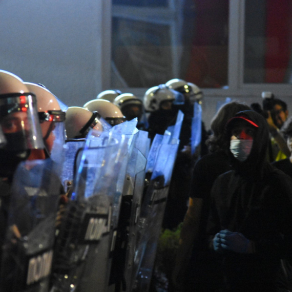 NUNS besplatno iznajmljuje pancire i šlemove za svoje novinare na terenu; Za šta se to spremaju?