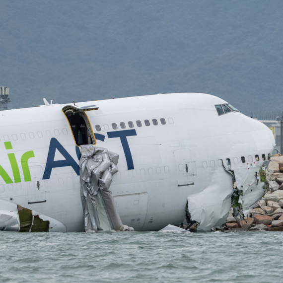 Tragedija na aerodromu: Boeing 747 skliznuo sa piste u more – ima mrtvih FOTO