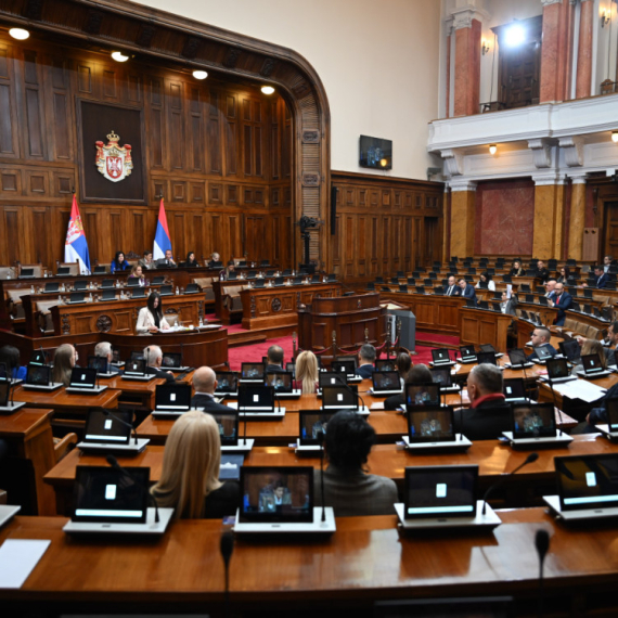 Počela sednica skupštine, poslanici postavljaju pitanja