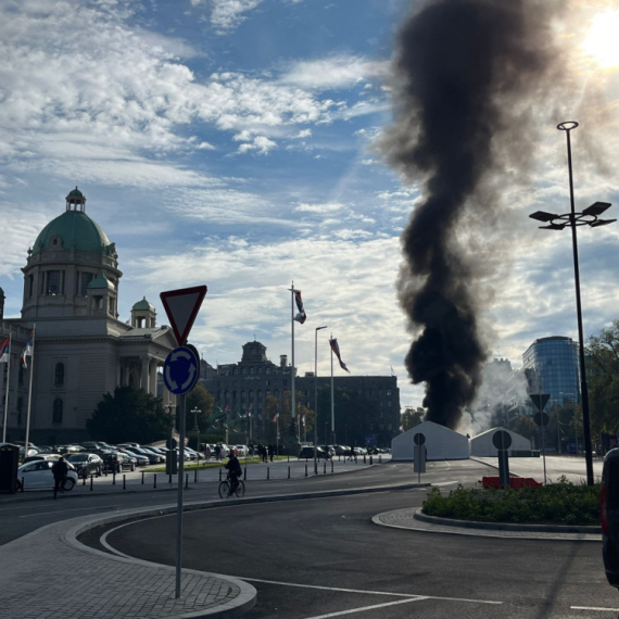 Pucnjava, pa požar u šatoru ispred Narodne skupštine: Poznati detalji  FOTO/VIDEO