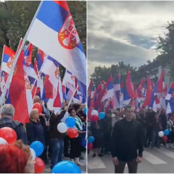 Požarevac na nogama: Veliki broj okupljenih, vijore se sprske trobojke VIDEO