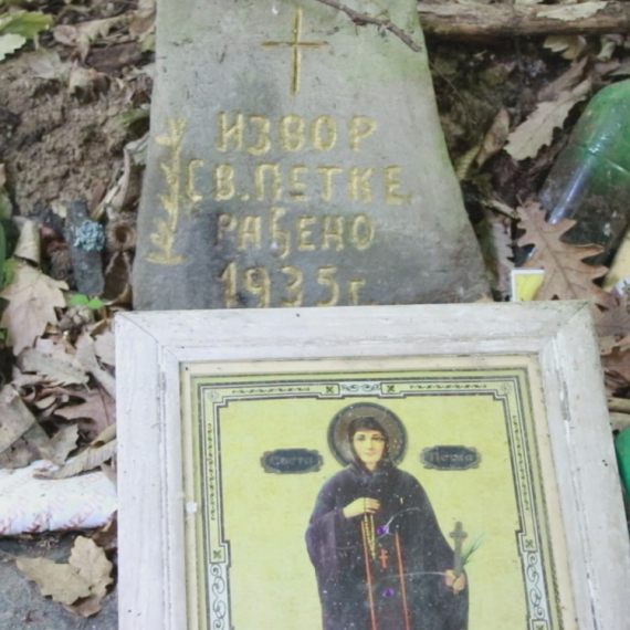 Čudotvorni izvor Svete Petke: Mnogi su se ovde izlečili i pronašli spas, oficiru JNA spasla život  FOTO