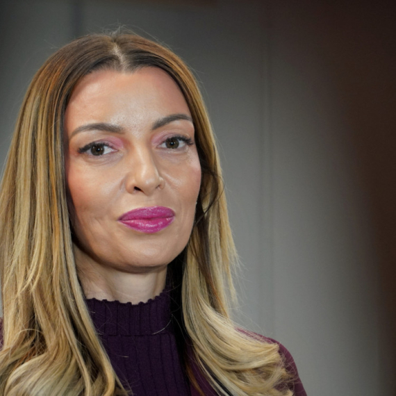 "Neprimeren postupak Kentaur Balkans": Mesarović održala sastanak sa radnicima koji su ostali bez posla