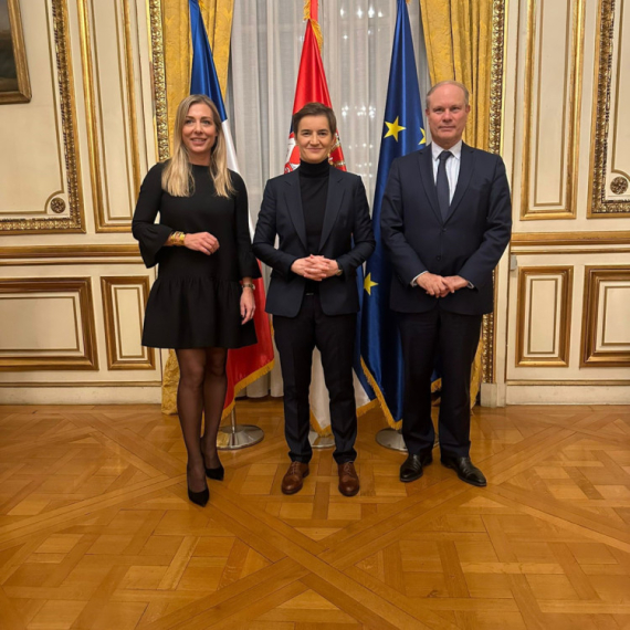 Brnabić posetu Parizu počela radnom večerom sa Kerkentzesom i Trokazom FOTO