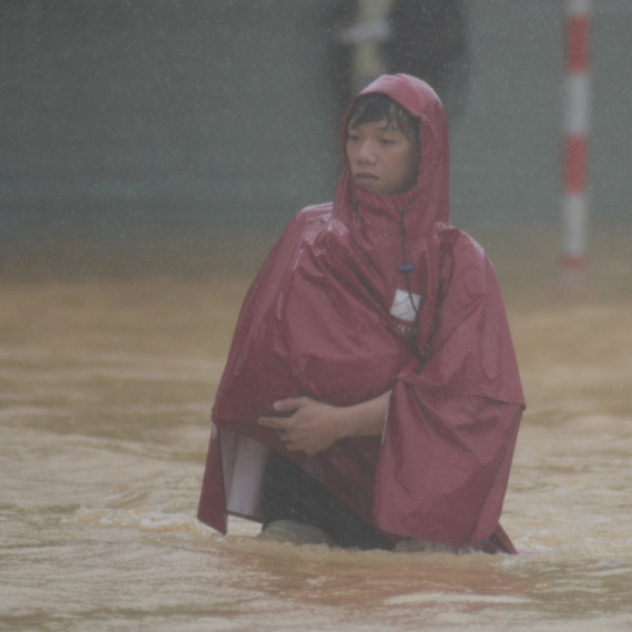Najmanje devet osoba poginulo u poplavama u Vijetnamu; Pet osoba nestalo