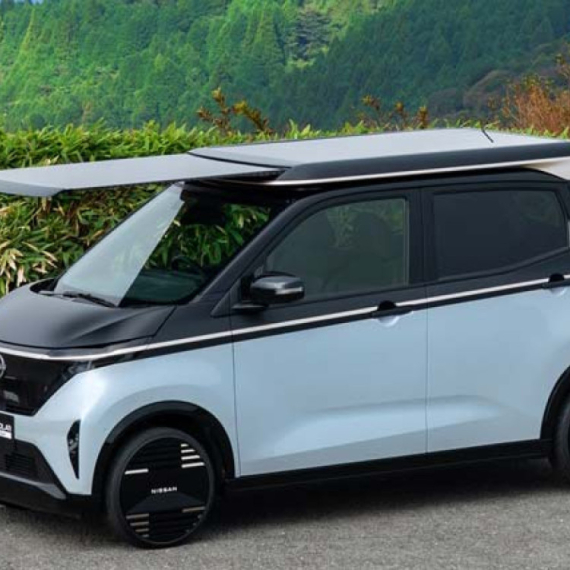 Nissan Sakura: Mali automobil sa solarnim panelom FOTO