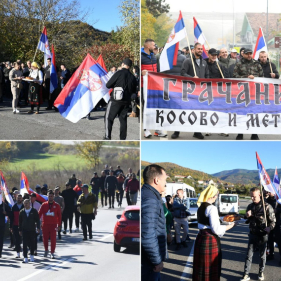 Srbi sa KiM krenuli da podrže Vučića; Grupa od 60 njih napreduje kroz Rašku; Čuje se "Aco, Srbine"