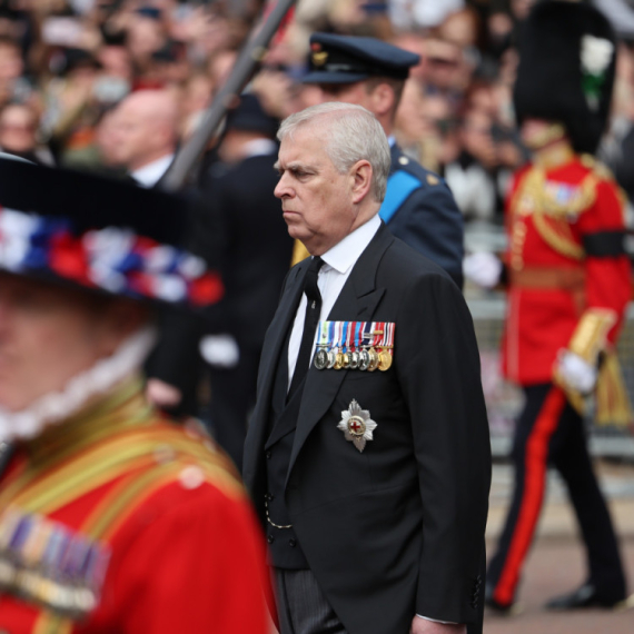 Britanija na nogama zbog princa: "Godišnja zakupnina je kao zrno bibera" FOTO