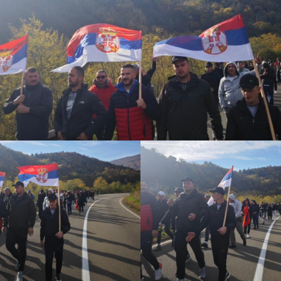 Pešacima sa KiM pridružili se i meštani Raške i Kraljeva u kolini: Ori se "Ja sam momče sa Kosova" FOTO/VIDEO