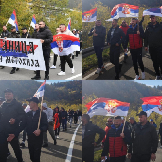 Srbi sa KiM nastavili put; Pridružili im se meštani Raške i Kraljeva; Vučić: "Podržavaju mene i Srbiju" VIDEO