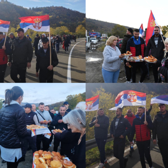 Srbi sa KiM nastavili put; Vučić: "Podržavaju mene i Srbiju"; Poseban doček domaćica iz Kraljeva FOTO/VIDEO