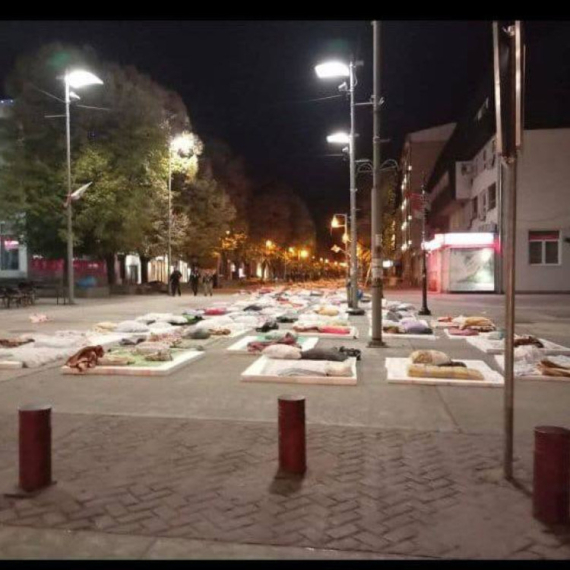 Blokaderi doživeli fijasko; Komične scene iz Inđije; Scenografija je postavljena, samo glumaca nema nigde