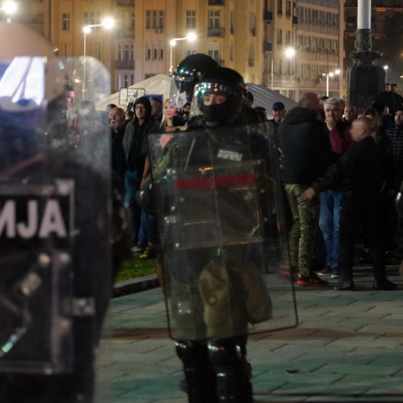 Brnabić: Nasilje i teror nad ljudima koji misle drugačije da prestane; Potreban nam je dijalog