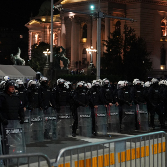 Lončar: Incident ispred Skupštine plan B blokadera jer plan A sa Bačulovim nije uspeo