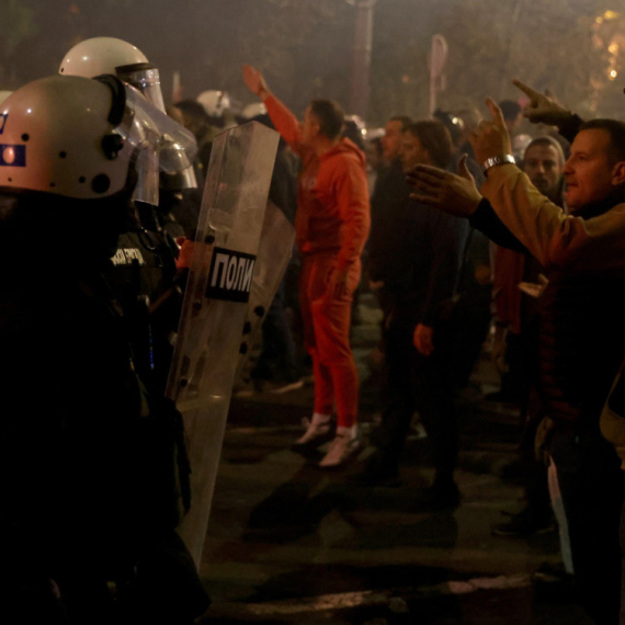 Mesarović: "Blokaderi su gotovi, zato su tako nasilni i besni" VIDEO