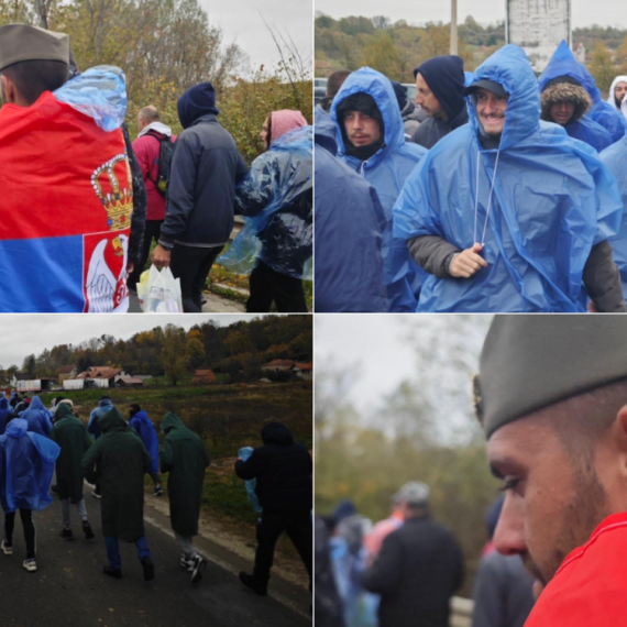 Uprkos kiši i vetru, pešaci sa KiM u dobrom duhu idu ka Novom Sadu: Krenuli da podrže Vučića FOTO/VIDEO