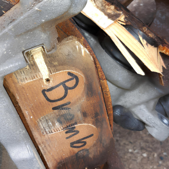 Kupili polovan Mercedes i ostali bez teksta – na točkovima zatekli drvene kočnice! FOTO