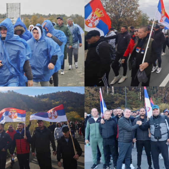 Srbi sa KiM nastavili put ka Novom Sadu; Sramne provokacije blokadera u Stepojevcu FOTO/VIDEO