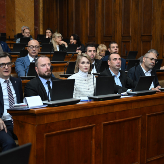 "Blokaderi šutirali svog profesora"; Jovanov oštro odgovorio u Skupštini: Najnoviji oblici obojene revolucije