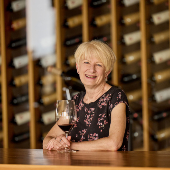 Ona zna sve o vinu i nema dlake na jeziku, a sada priprema knjigu o Srbiji